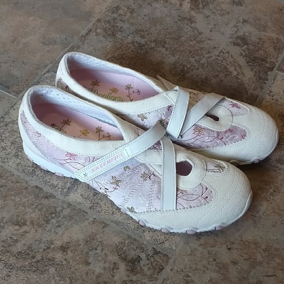 women's skechers with velcro strap